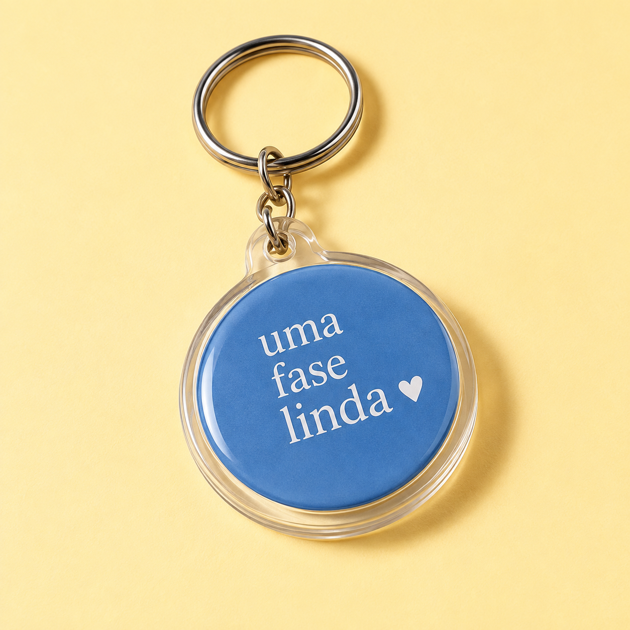 Chaveiro azul personalizado com a frase uma fase linda
